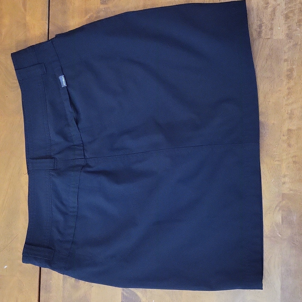 Eddie Bauer Women's Black Skort/ 4 Pockets/Quick Dry/ Size 4 - Picture 2 of 5